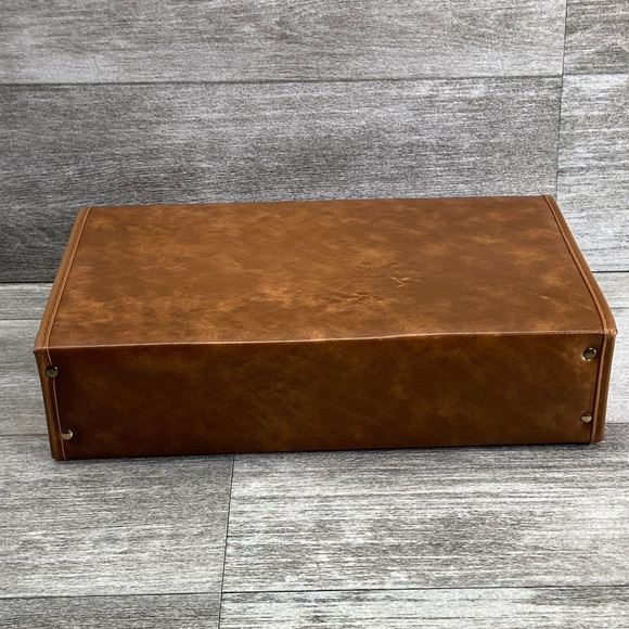 VTG Service Mfg. Co. Made in USA 24 Ct. Cassette Travel Storage Hard Shell Case - Picture 2 of 16